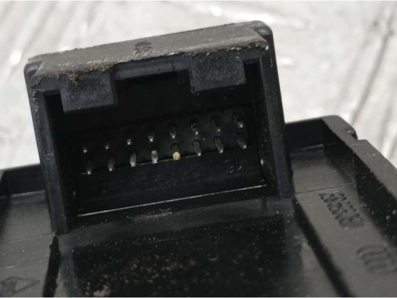 Recambio de mando elevalunas delantero izquierdo para audi a6 berlina (4b2) 2.5 tdi quattro referencia OEM IAM 4B0959851  