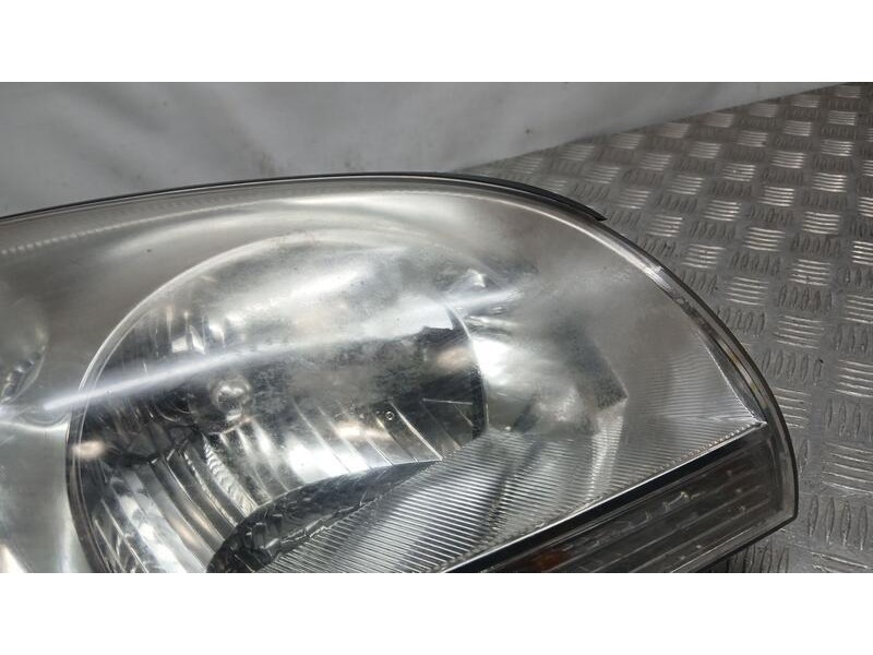 Recambio de faro derecho para kia sportage concept referencia OEM IAM 921020Z000 TOCADO, PULIR 