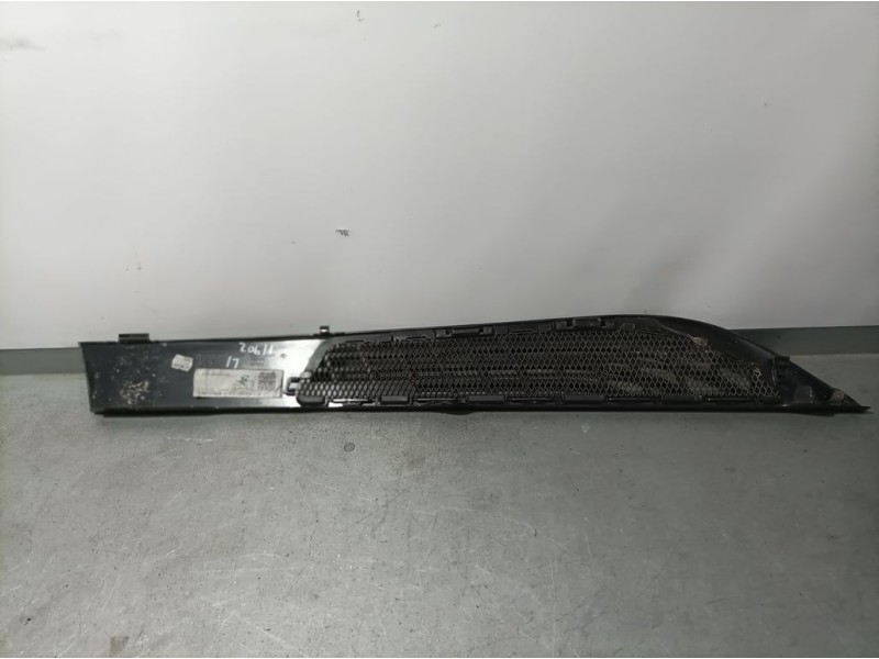 Recambio de molduras traseras para bmw i8 (i12) i8 pure impulse referencia OEM IAM 7375139  REJILLA TRASERA IZQUIERDA