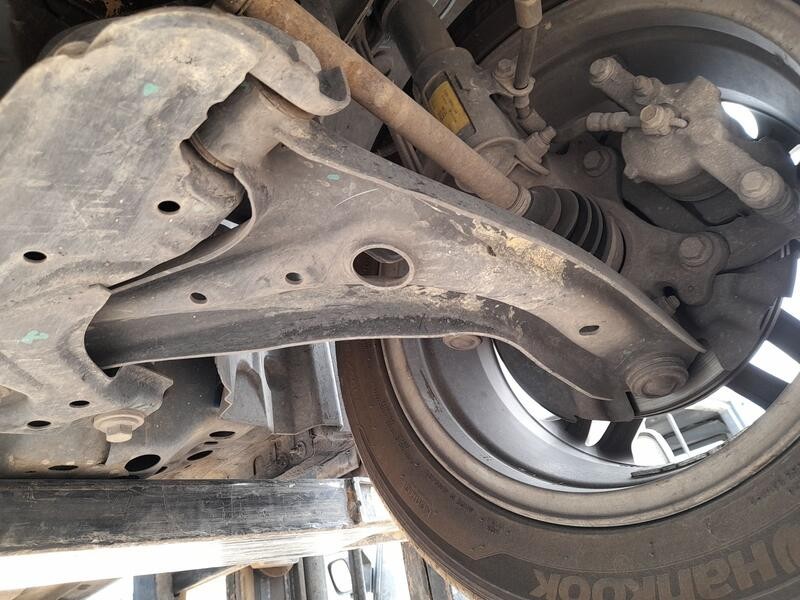 Recambio de brazo suspension inferior delantero izquierdo para ford ka+ iii (uk, fk) 1.2 ti-vct referencia OEM IAM 1908877  