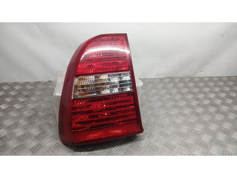 Recambio de piloto trasero izquierdo para kia sportage concept referencia OEM IAM 924011F011  