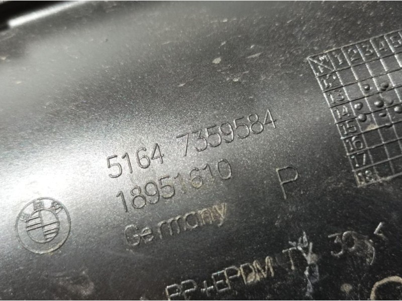 Recambio de molduras traseras para bmw i8 (i12) i8 pure impulse referencia OEM IAM 51647359584  PANEL LATERAL SUPERIOR TRASERO D