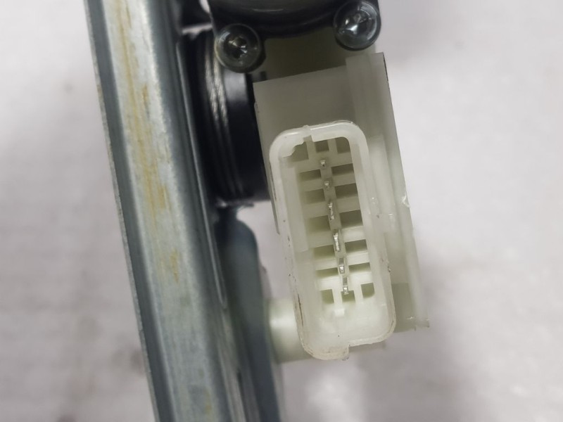 Recambio de elevalunas trasero izquierdo para peugeot 308 allure referencia OEM IAM 9825710580  ELÉCTRICO 6 PINS