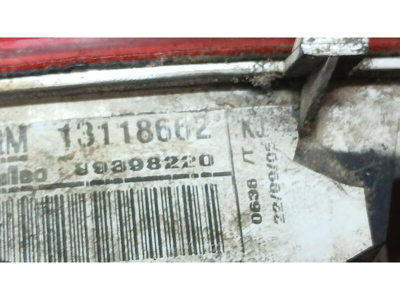 Recambio de piloto trasero izquierdo paragolpes para opel corsa c essentia referencia OEM IAM 13118662  89398220