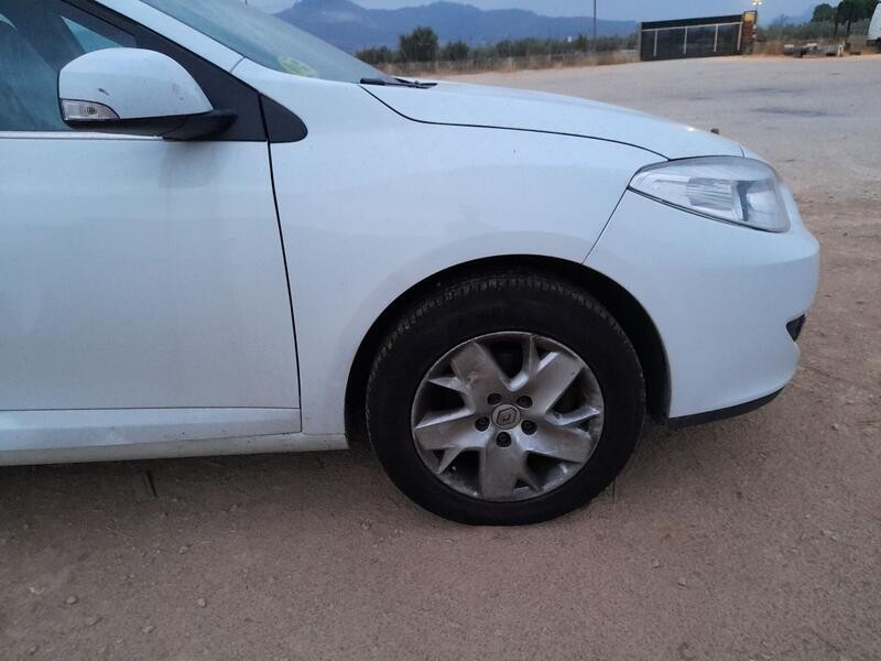 Recambio de aleta delantera derecha para renault fluence (l3_) 1.5 dci (l30b) referencia OEM IAM 631001150R  