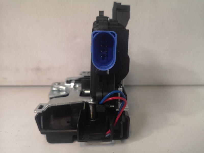 Recambio de cerradura puerta delantera derecha para seat altea (5p1) referencia OEM IAM 3B1837016AQ  CLAVIJA AZUL 8 PINS