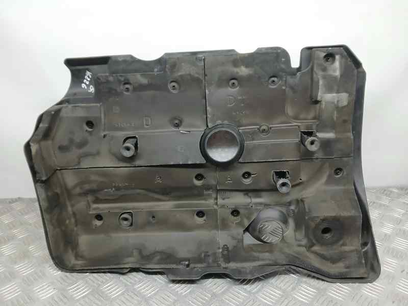 Recambio de tapa motor para toyota auris active referencia OEM IAM 126010Y010  