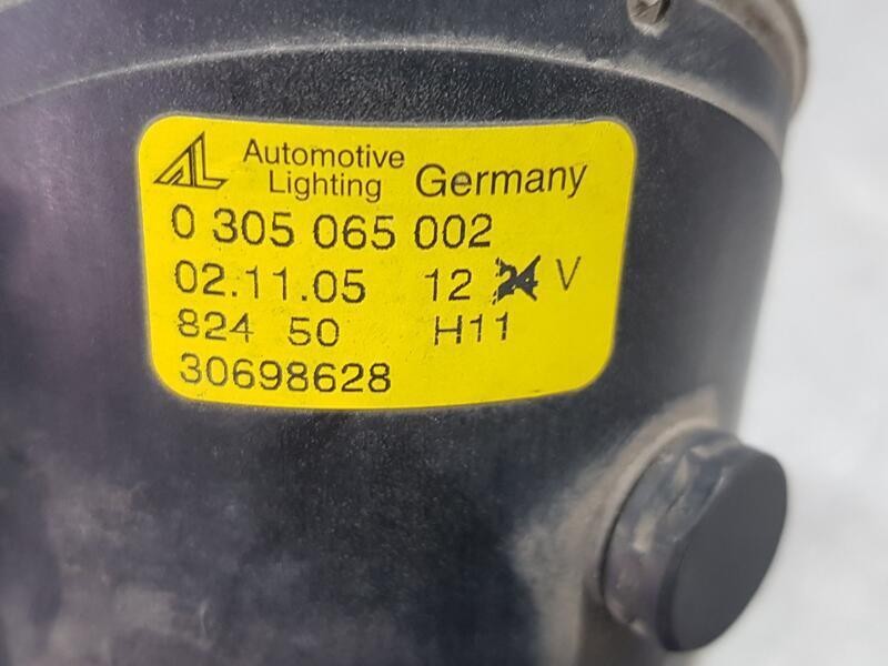 Recambio de faro antiniebla derecho para volvo s40 berlina 1.6 kinetic referencia OEM IAM 305065002  