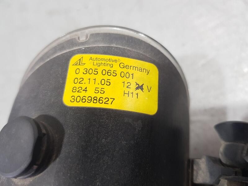 Recambio de faro antiniebla izquierdo para volvo s40 berlina 1.6 kinetic referencia OEM IAM 305065001  