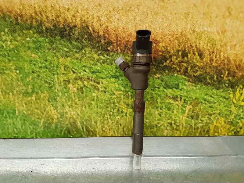 Recambio de inyector para toyota yaris (ncp1/nlp1/scp1) 1.4 turbodiesel cat referencia OEM IAM 2367033040 0445110227 BOSCH