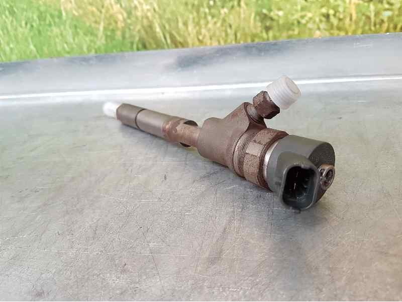 Recambio de inyector para toyota yaris (ncp1/nlp1/scp1) 1.4 turbodiesel cat referencia OEM IAM 2367033040 0445110227 BOSCH