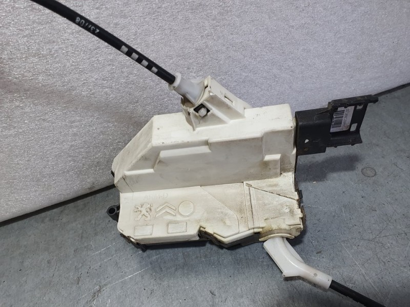 Recambio de cerradura puerta delantera derecha para peugeot 308 sw sport referencia OEM IAM 567147 A01545 6 PINES