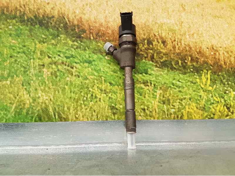 Recambio de inyector para toyota yaris (ncp1/nlp1/scp1) 1.4 turbodiesel cat referencia OEM IAM 2367033040 0445110227 BOSCH