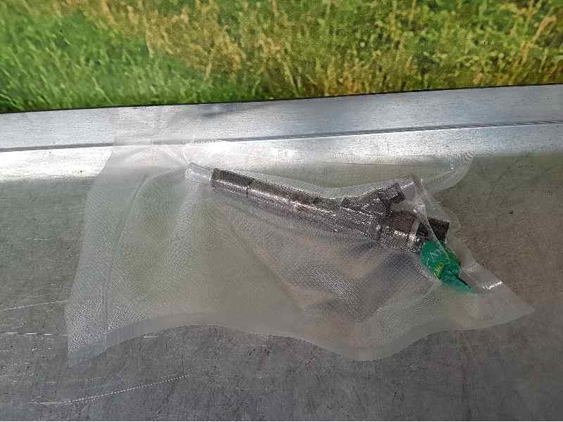 Recambio de inyector para toyota yaris (ncp1/nlp1/scp1) 1.4 turbodiesel cat referencia OEM IAM 2367033040 0445110227 BOSCH