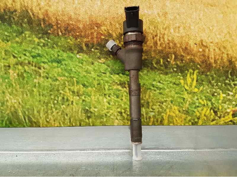 Recambio de inyector para toyota yaris (ncp1/nlp1/scp1) 1.4 turbodiesel cat referencia OEM IAM 2367033040 0445110227 BOSCH