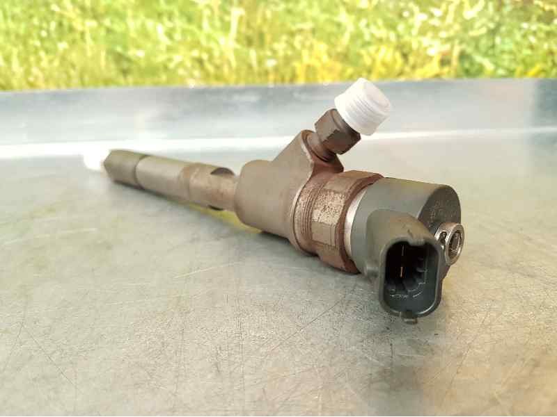 Recambio de inyector para toyota yaris (ncp1/nlp1/scp1) 1.4 turbodiesel cat referencia OEM IAM 2367033040 0445110227 BOSCH