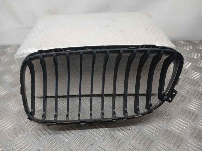 Recambio de rejilla delantera para bmw serie 3 berlina (e90) 318d referencia OEM IAM 51137201968  DERECHA