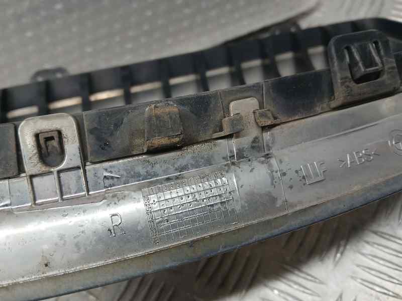 Recambio de rejilla delantera para bmw serie 3 berlina (e90) 318d referencia OEM IAM 51137201968  DERECHA