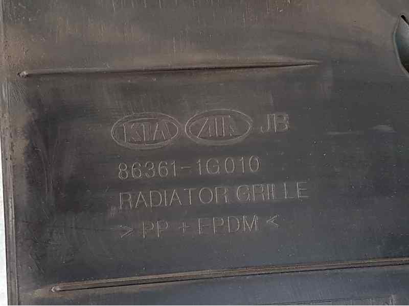 Recambio de rejilla delantera para kia rio 1.4 ex1 referencia OEM IAM 863611G010  INSIGNIA PELADA
