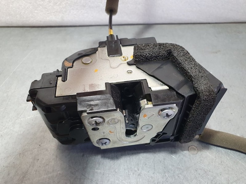 Recambio de cerradura puerta delantera derecha para nissan qashqai (j11) acenta referencia OEM IAM SIN REF  6 PINES