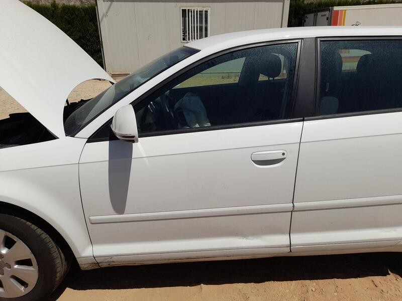 Recambio de puerta delantera izquierda para audi a3 (8p1) 1.6 tdi referencia OEM IAM 8P4831051A TOCADA 