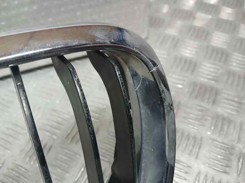 Recambio de rejilla delantera para bmw serie 3 berlina (e90) 318d referencia OEM IAM 51137201967  IZQUIERDA TOCADA