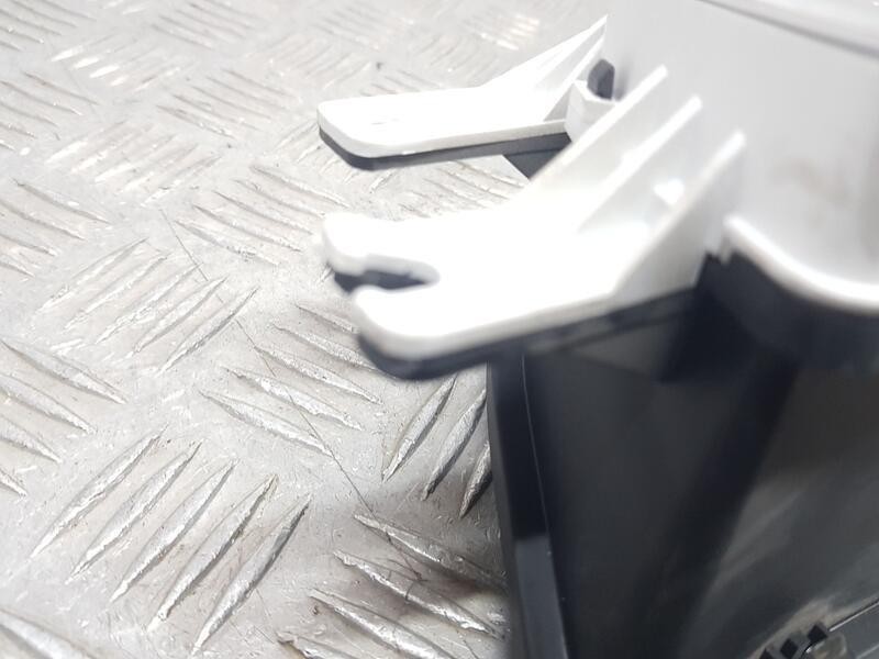 Recambio de cuadro instrumentos para ssangyong rodius xdi referencia OEM IAM 8020021104  