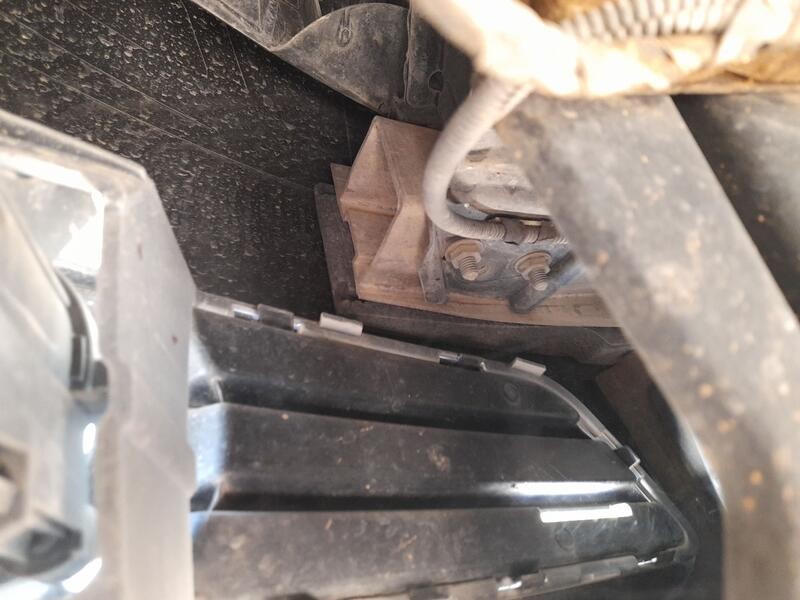 Recambio de refuerzo paragolpes delantero para audi a3 (8p1) 1.6 tdi referencia OEM IAM 8P0807113B  