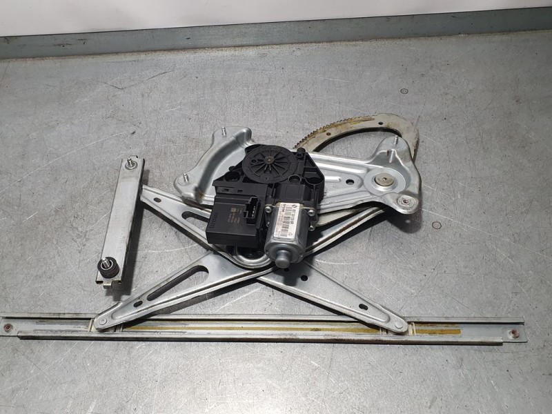 Recambio de elevalunas delantero derecho para renault megane iii berlina 5 p dynamique referencia OEM IAM 807301396R 912462200 B