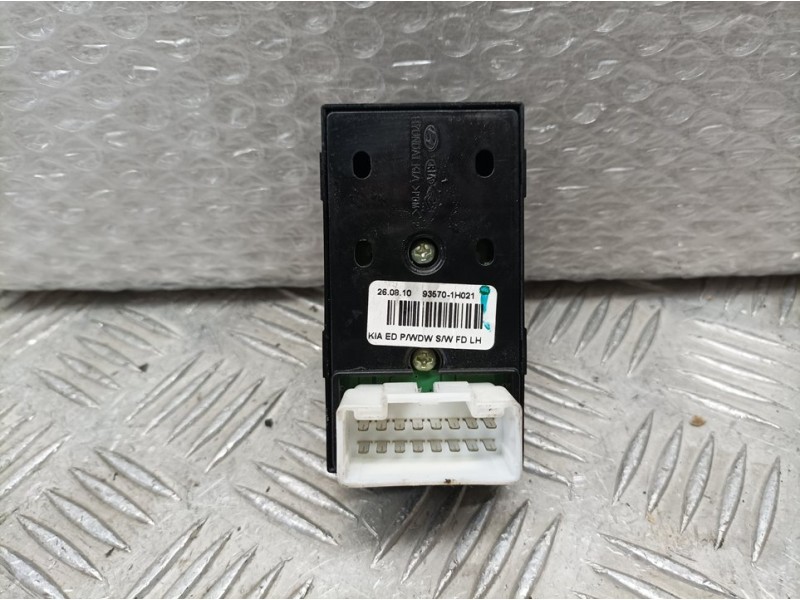 Recambio de mando elevalunas delantero izquierdo para kia pro_cee´d drive referencia OEM IAM 935701H021  