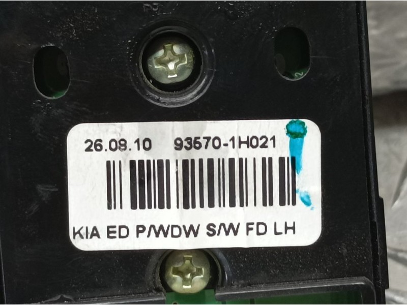 Recambio de mando elevalunas delantero izquierdo para kia pro_cee´d drive referencia OEM IAM 935701H021  
