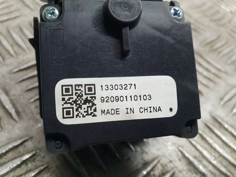 Recambio de mando limpia para opel insignia berlina essentia referencia OEM IAM 13303271 92090110103 