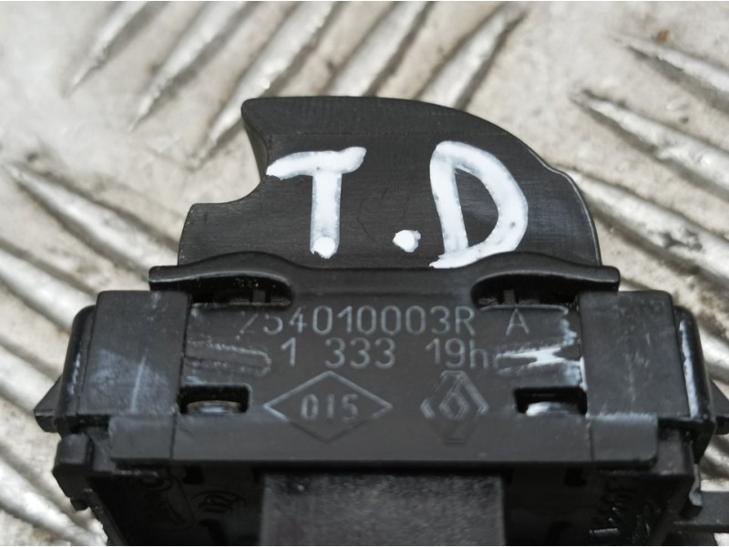 Recambio de mando elevalunas trasero derecho para renault megane iii berlina 5 p dynamique referencia OEM IAM 254010003R  