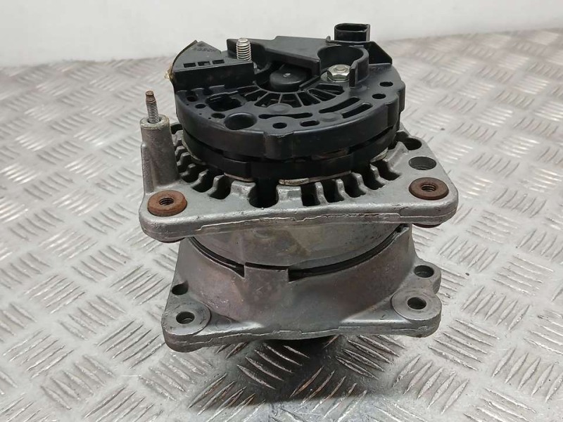 Recambio de alternador para volkswagen polo berlina (6n2) trendline referencia OEM IAM 038903018R 0986041920 BOSCH