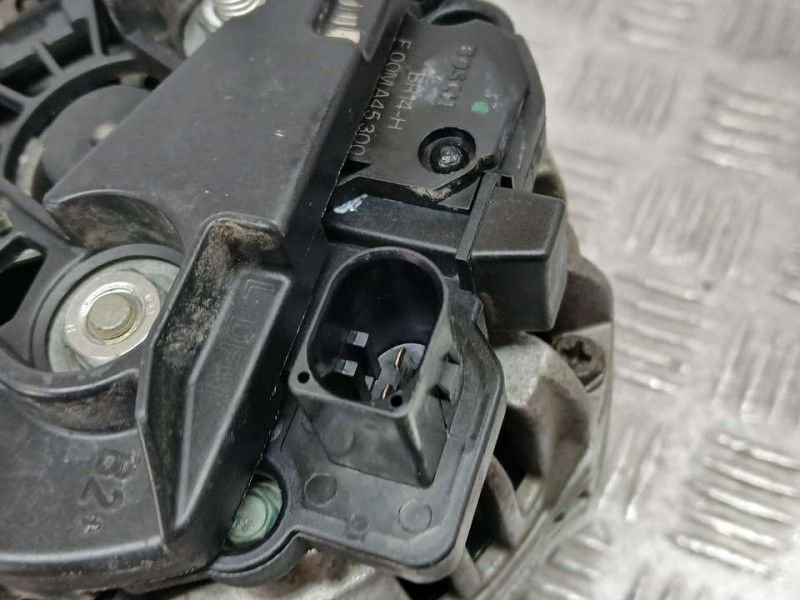 Recambio de alternador para volkswagen polo berlina (6n2) trendline referencia OEM IAM 038903018R 0986041920 BOSCH