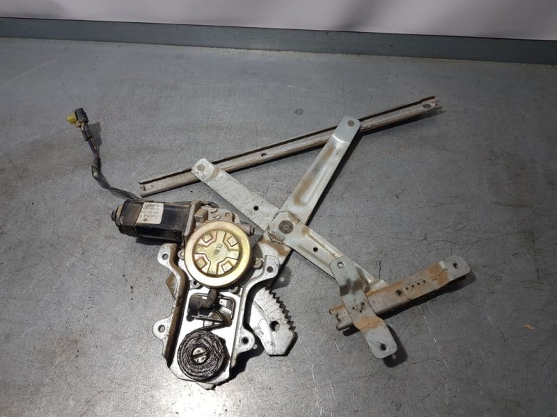 Recambio de elevalunas trasero izquierdo para ssangyong musso 2.9 d referencia OEM IAM 8810005000  ELECTRICO 2 PINS