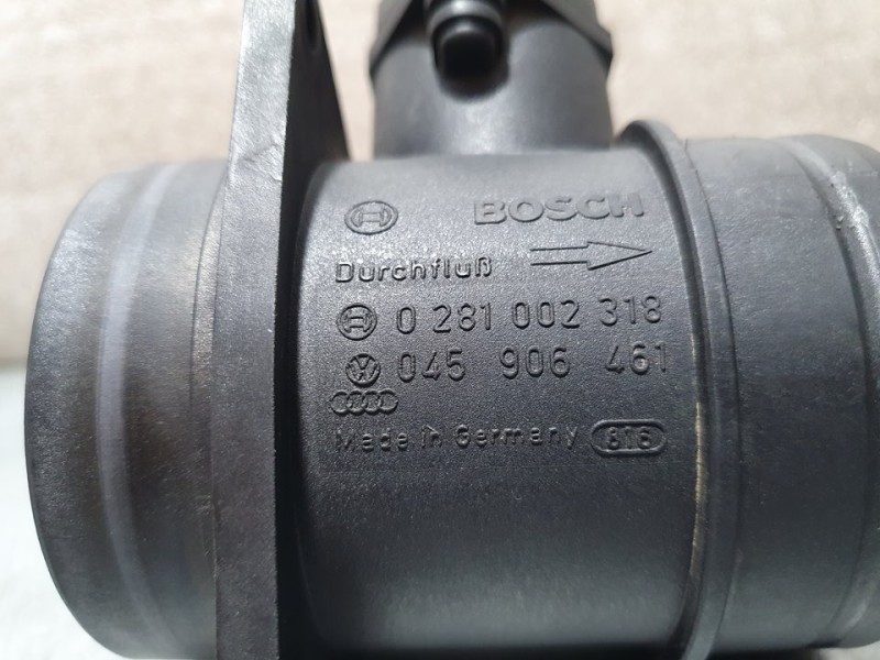 Recambio de caudalimetro para volkswagen polo berlina (6n2) trendline referencia OEM IAM 045906461 0281002318 BOSCH