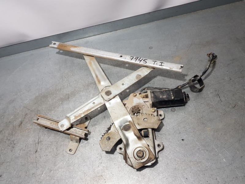 Recambio de elevalunas trasero izquierdo para ssangyong musso 2.9 d referencia OEM IAM 8810005000  ELECTRICO 2 PINS