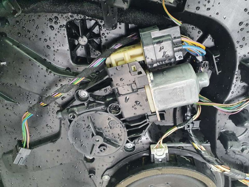 Recambio de elevalunas delantero izquierdo para ford fiesta (cb1) ambiente referencia OEM IAM 1836010  ELECTRICO 6 PINES