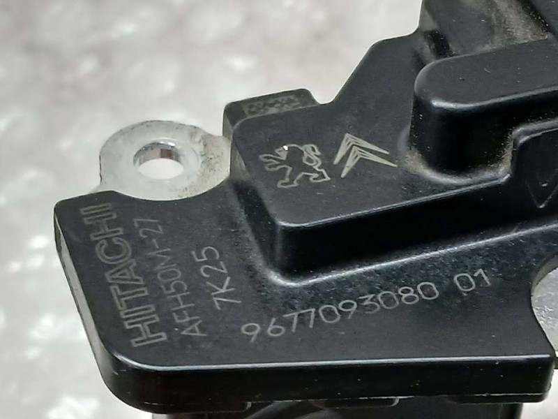 Recambio de caudalimetro para peugeot 208 style referencia OEM IAM 9677093080 AFH50M27 HITACHI