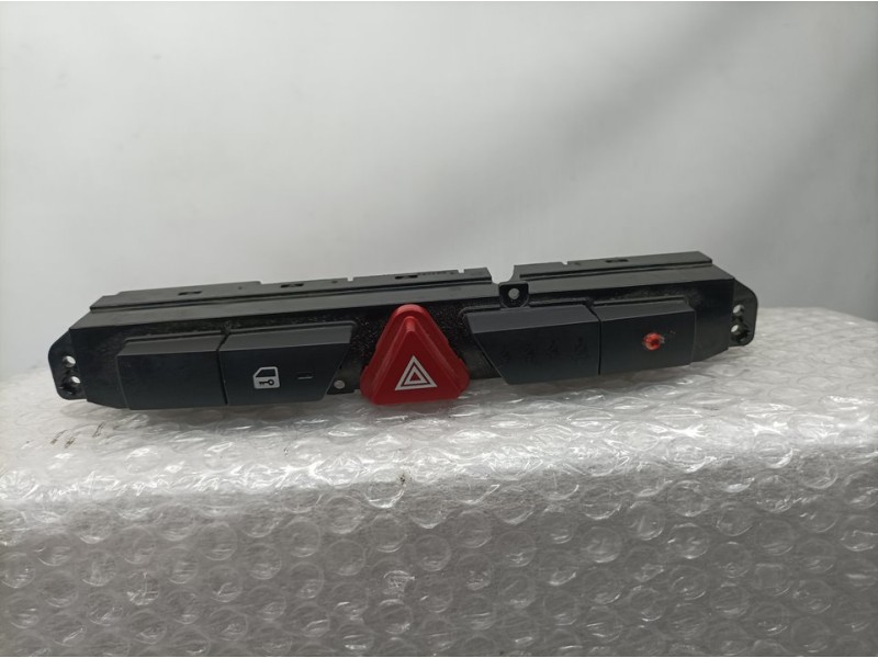 Recambio de warning para kia pro_cee´d drive referencia OEM IAM 937001H000 202006302 DECO