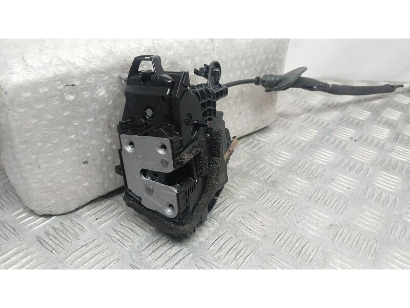 Recambio de cerradura puerta trasera derecha para renault clio v techno referencia OEM IAM 825007311R ELECTRICA 40749134