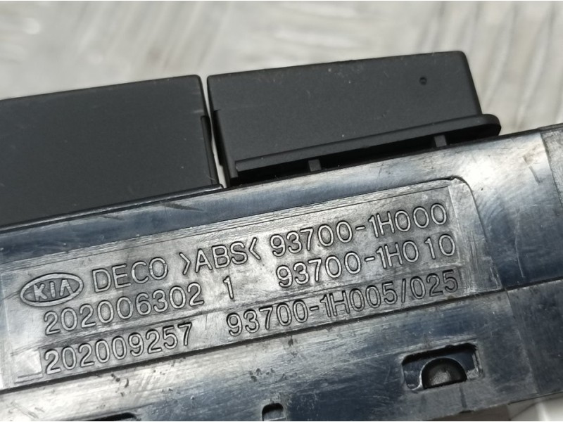 Recambio de warning para kia pro_cee´d drive referencia OEM IAM 937001H000 202006302 DECO