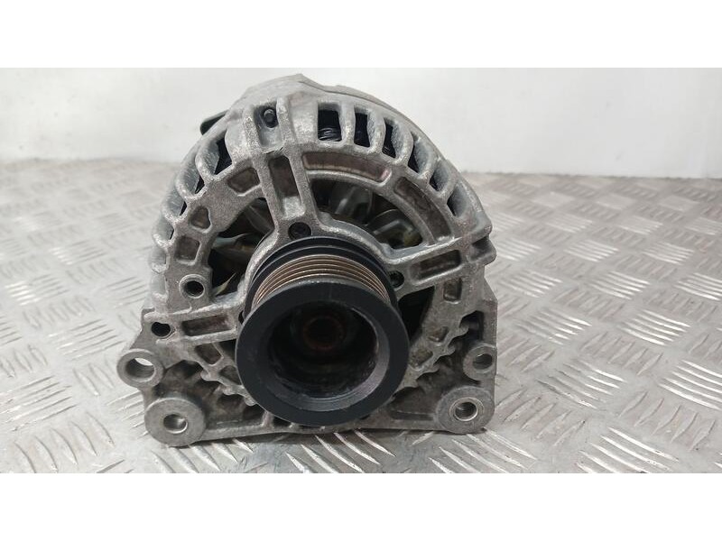Recambio de alternador para seat ibiza (6l1) stella referencia OEM IAM 038903018R BOSCH 0986041920