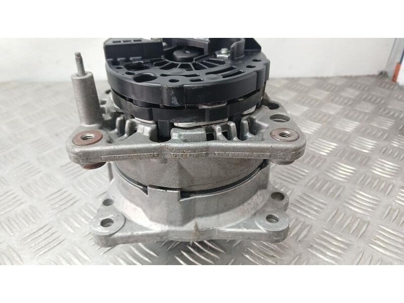 Recambio de alternador para seat ibiza (6l1) stella referencia OEM IAM 038903018R BOSCH 0986041920