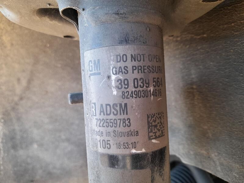 Recambio de amortiguador delantero derecho para opel astra k (b16) 1.4 turbo (68) referencia OEM IAM 39039564  