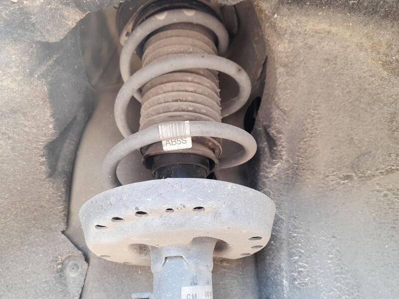 Recambio de amortiguador delantero derecho para opel astra k (b16) 1.4 turbo (68) referencia OEM IAM 39039564  