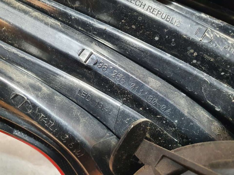 Recambio de piloto trasero derecho para peugeot 208 style referencia OEM IAM 9672628380 9825601180 