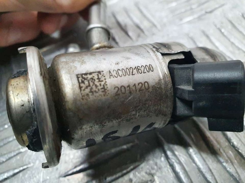 Recambio de inyector adblue para peugeot 5008 gt line 1.5 hdi 130 cv referencia OEM IAM 9842811780 A3C00216200 