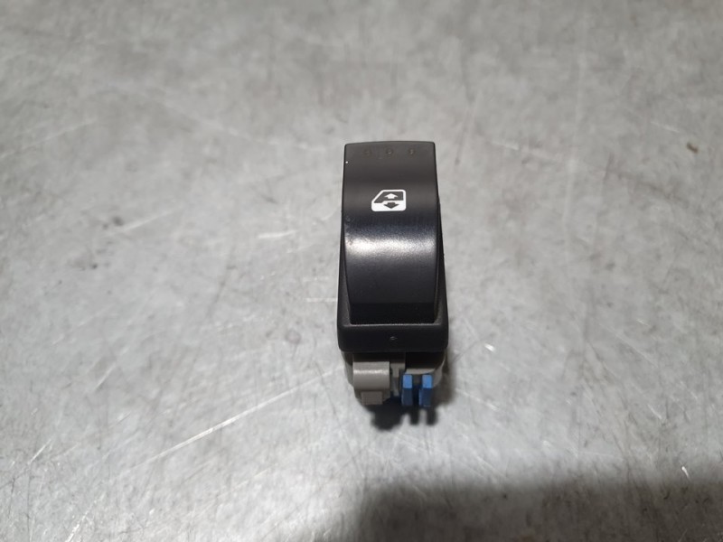 Recambio de mando elevalunas delantero derecho para renault master kombi l2h2 3,5t referencia OEM IAM 476809  